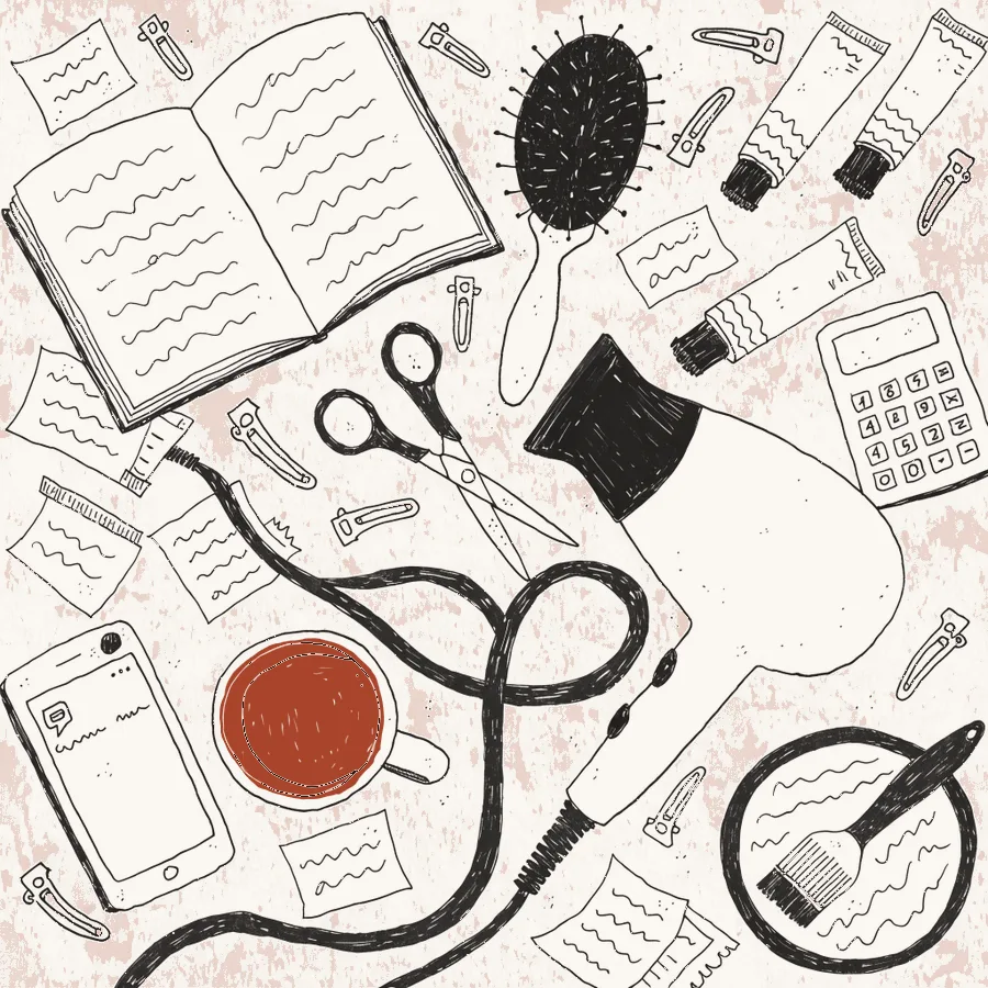 Bancada de salão vista de cima, cheia de coisas sobrepostas: secador com o fio embolado, escova, tesoura, tubos de tinta, tigela com pincel, presilhas espalhadas, celular com mensagem, agenda rabiscada, calculadora, recibos e uma xícara.